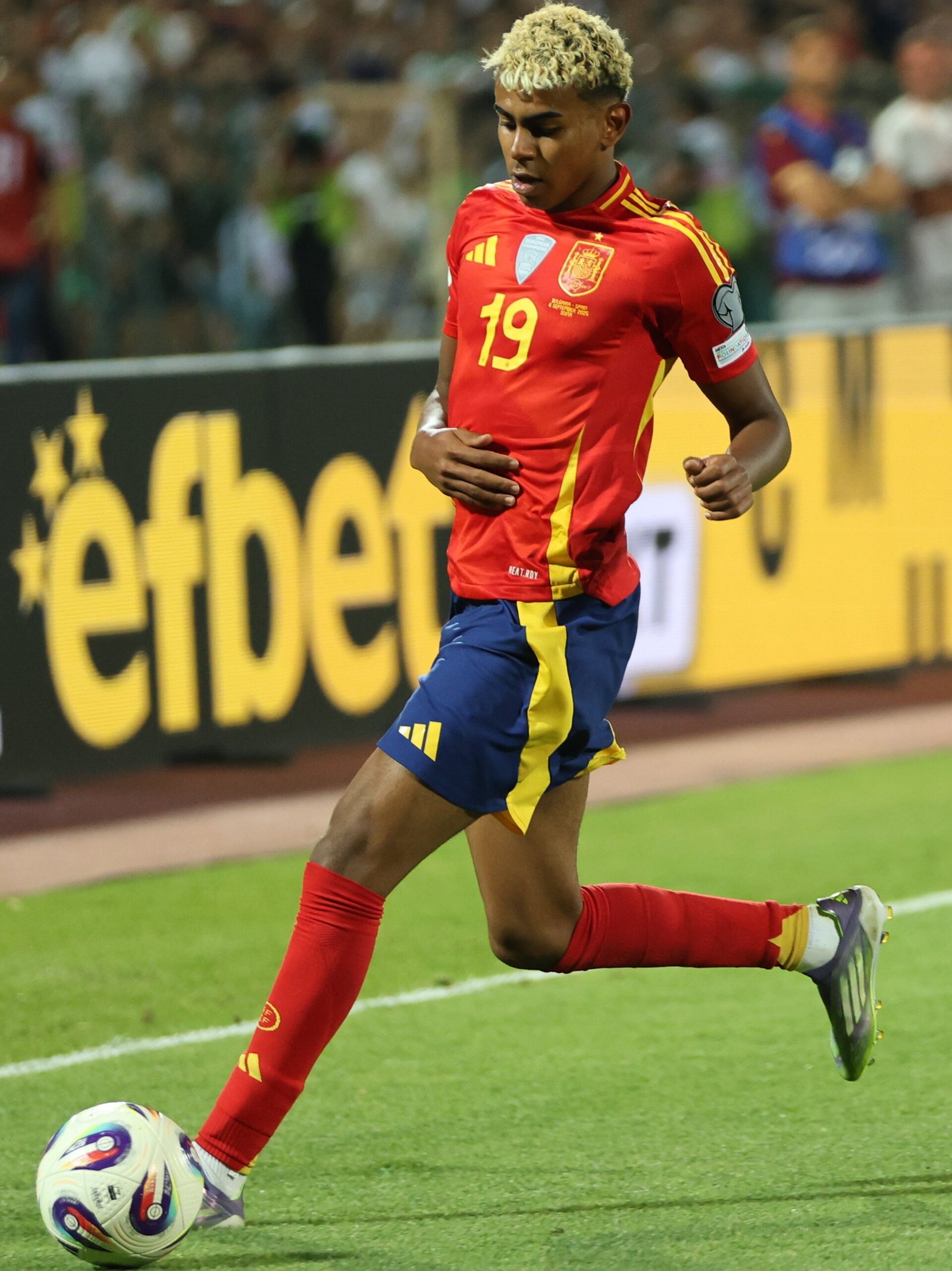 Espanha goleia Croácia com dois gols de Lamine Yamal e mantém invencibilidade