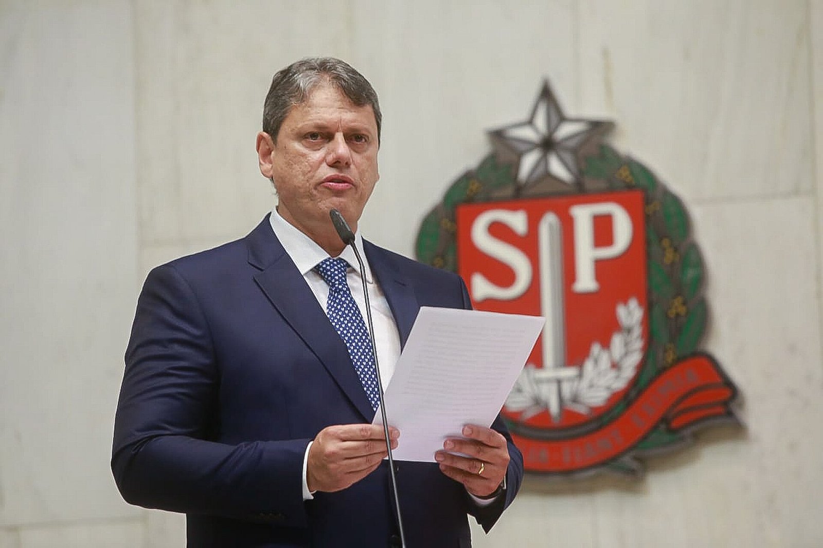 Tarcísio e Haddad nacionalizam debate em SP e trocam ataques sobre segurança e economia