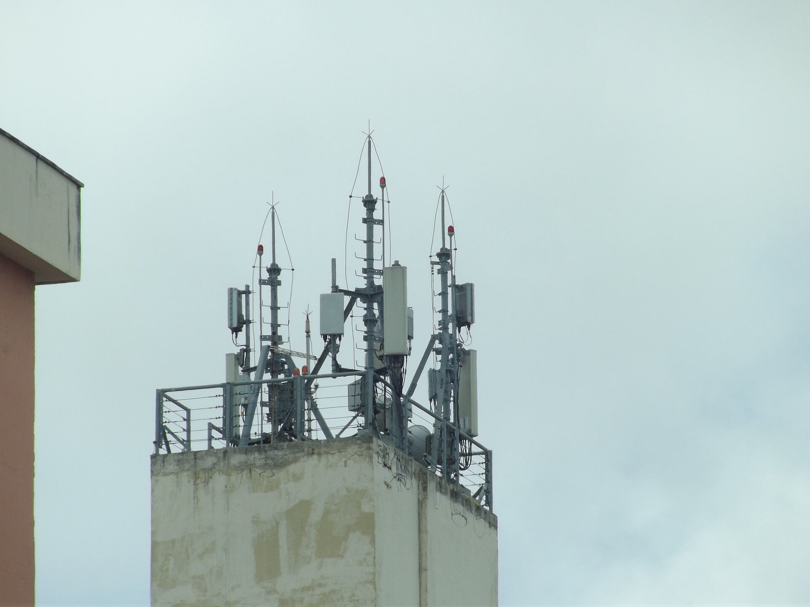 Antena de telefonia móvel 4G e 5G