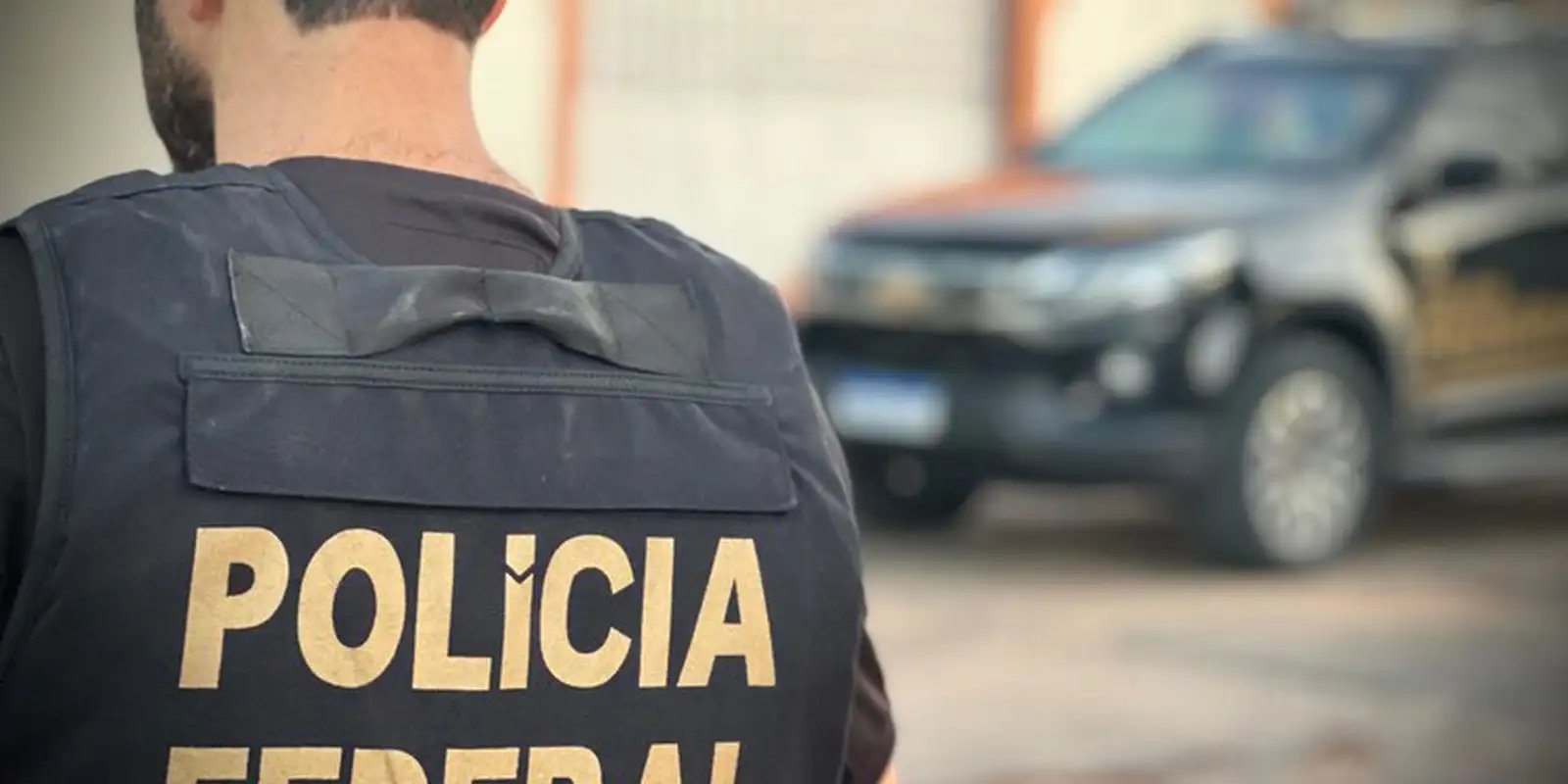 Broches com câmera apreendidos pela PF