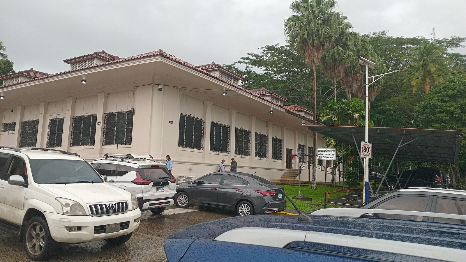 Civil courts in Panama City