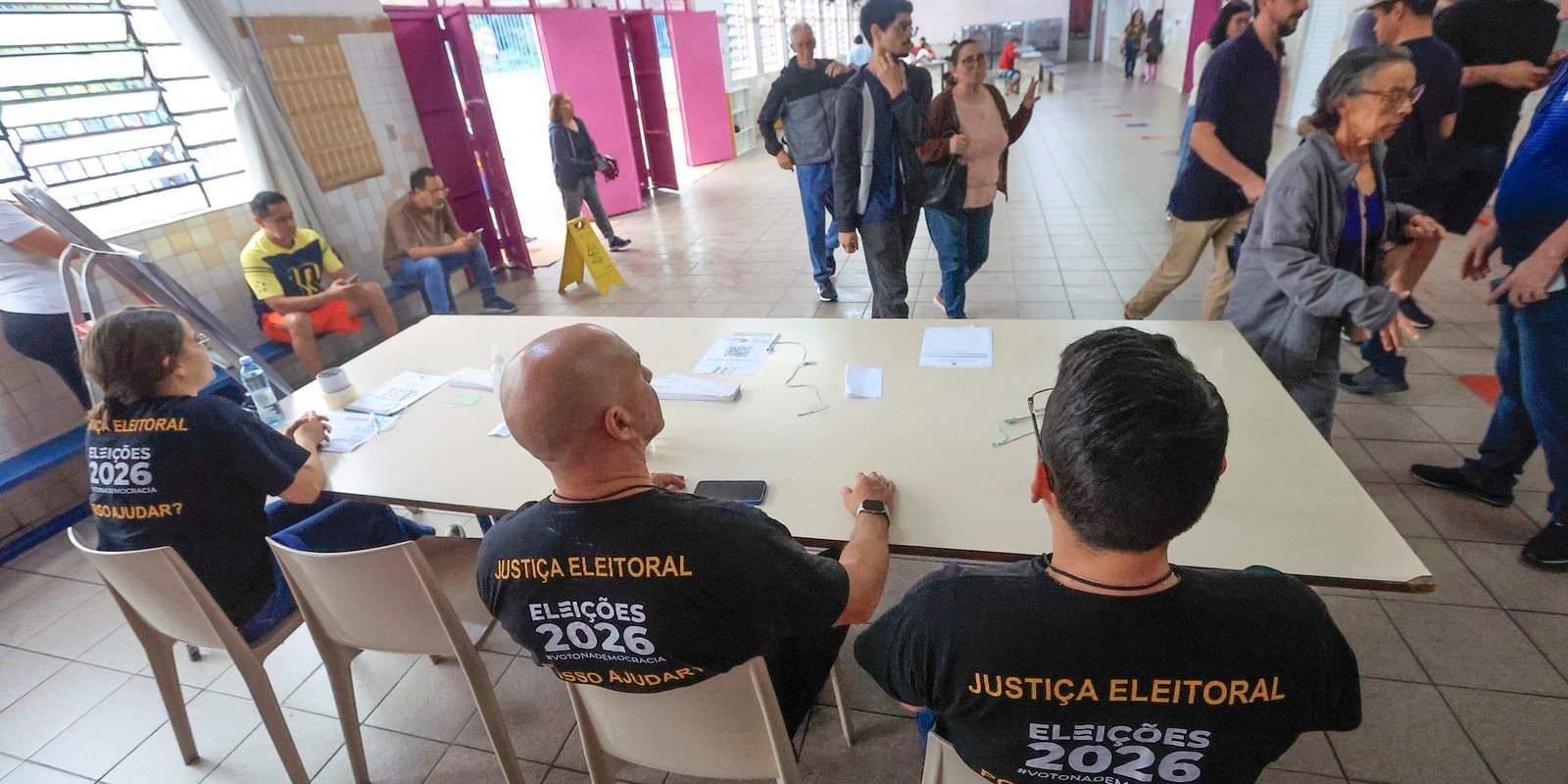 Urnas eletrônicas encerradas em SP
