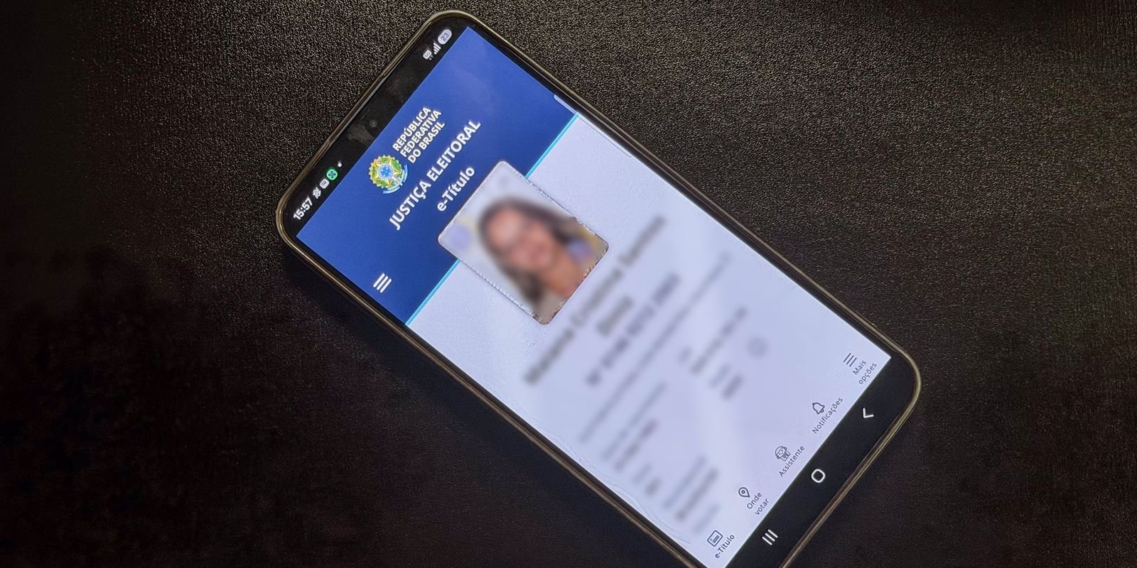 Celular com aplicativo e-Título