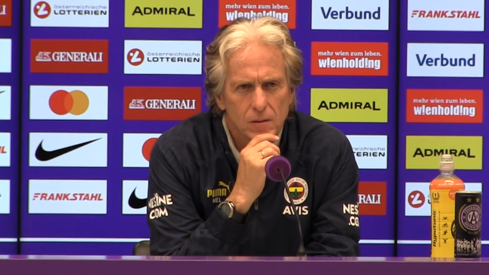 O técnico Jorge Jesus
