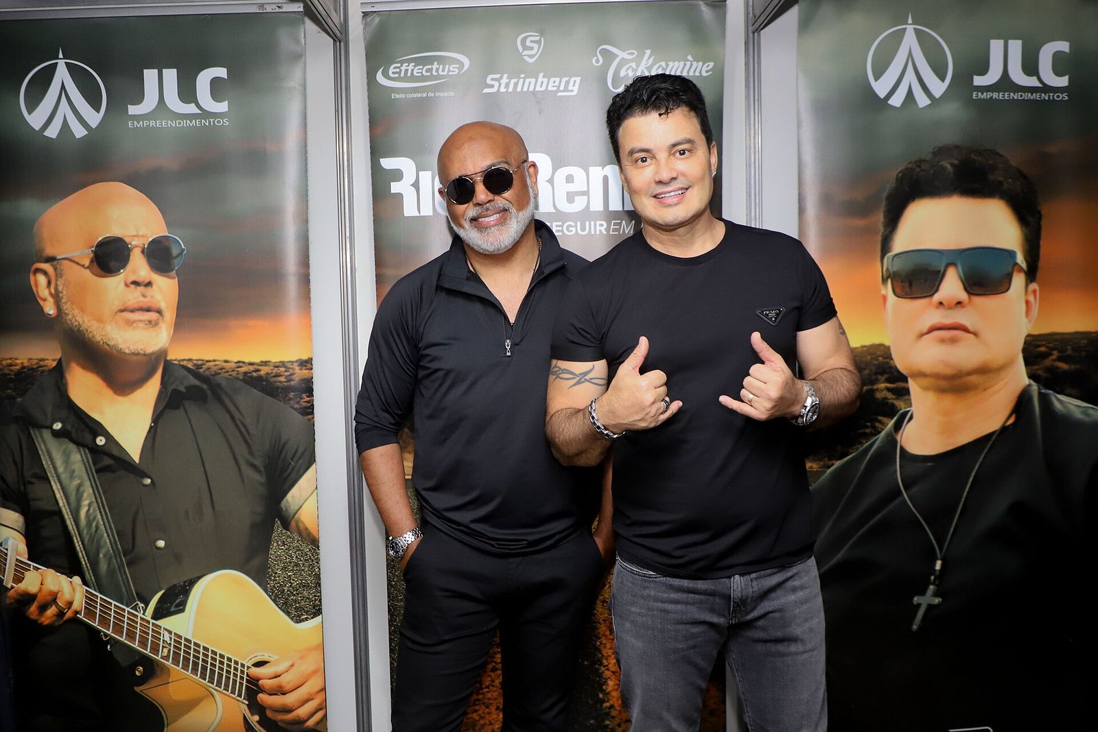 Dupla sertaneja Rick e Renner em apresentação
