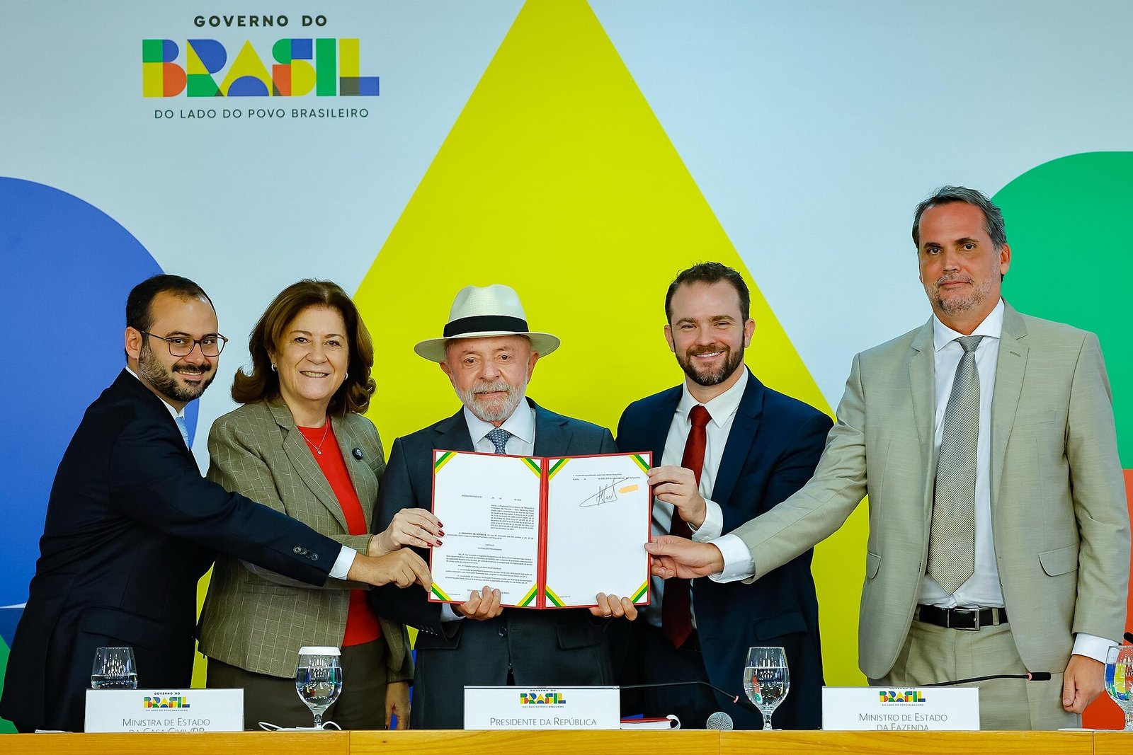 Assinatura da Medida Provisória do Novo Desenrola Brasil
