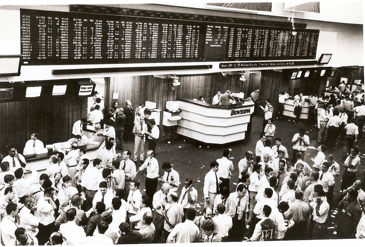 Painel de cotações da Bolsa de Valores
