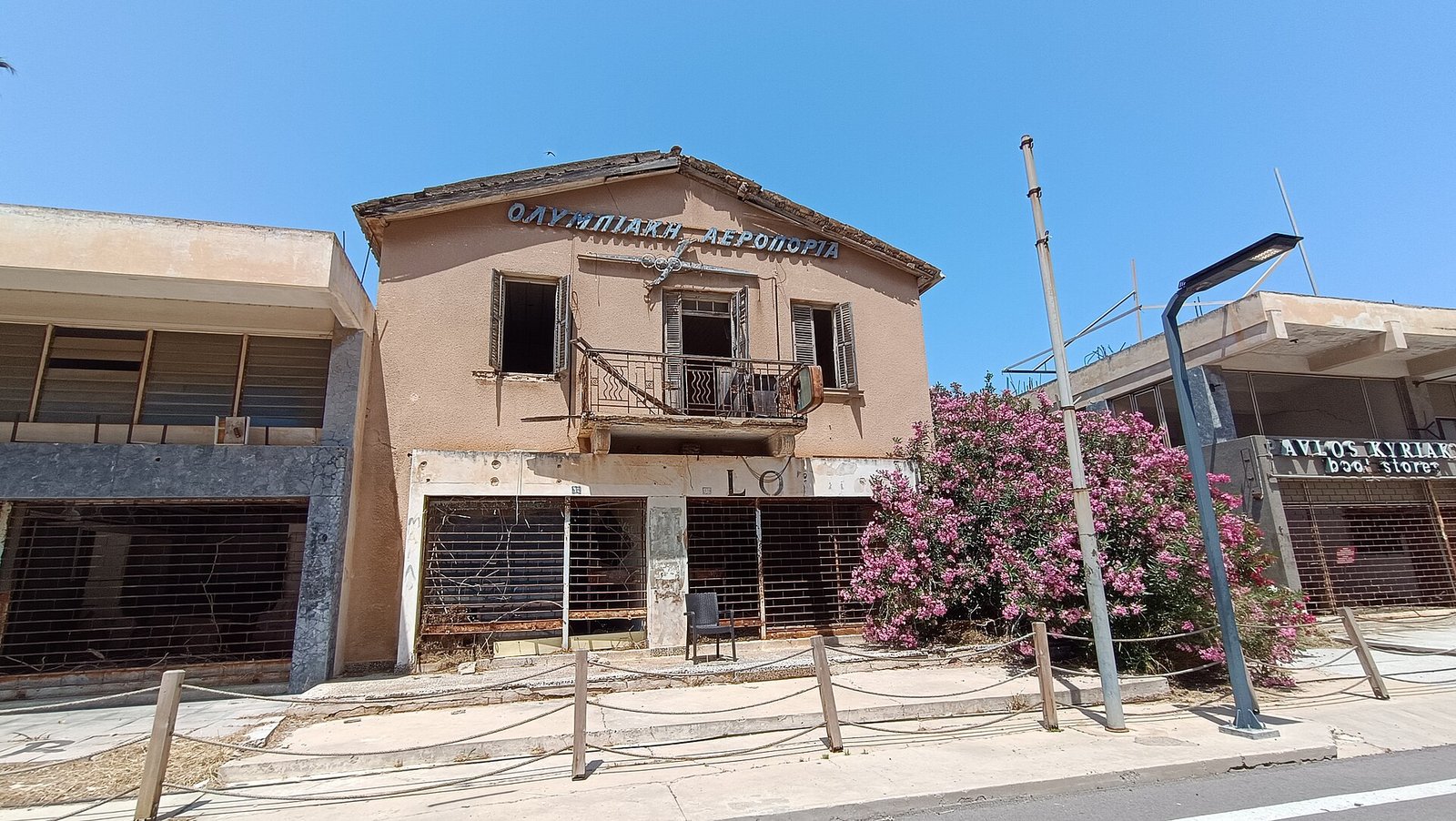Prédio abandonado em Varosha